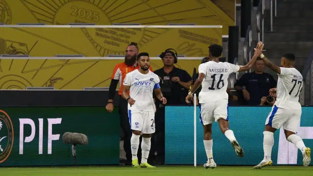 إدارة الهلال تمنح لاعبي السعودية إجازة طويلة